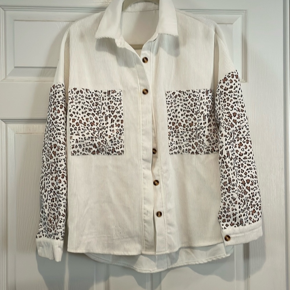 Leopard 🐆 corduroy button down! Lightly worn!